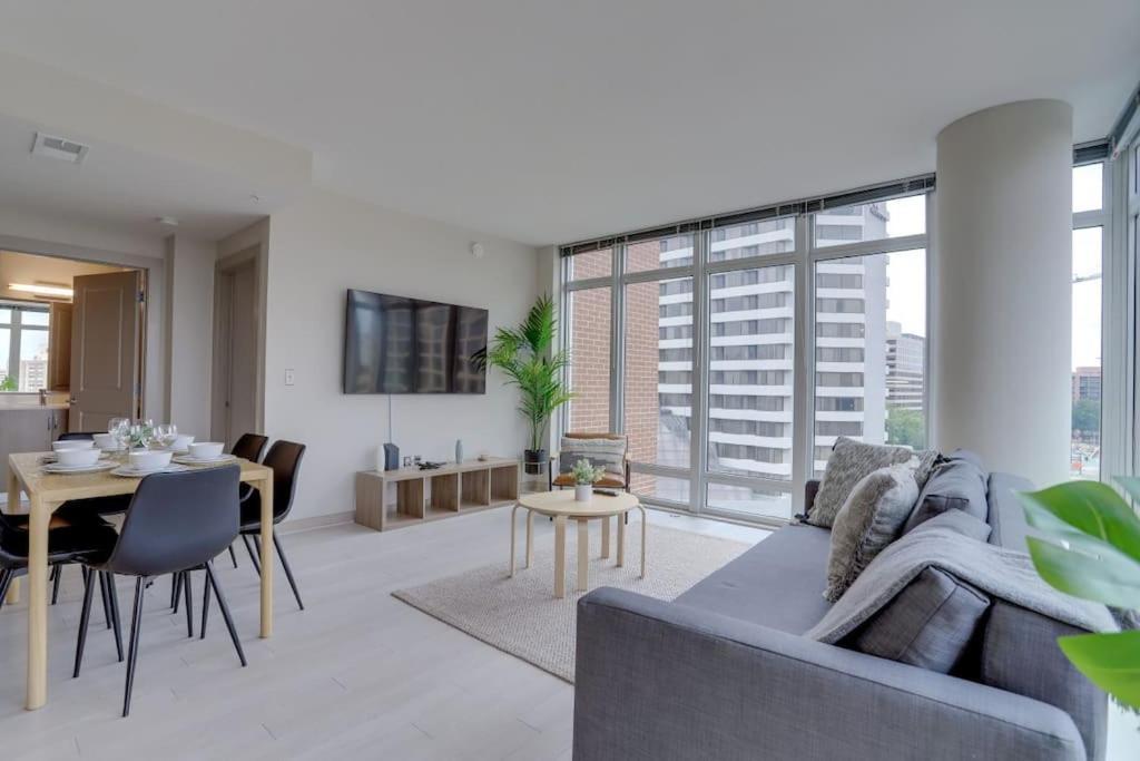 Wonderful 2Br Apartment At Crystal City Arlington Bagian luar foto