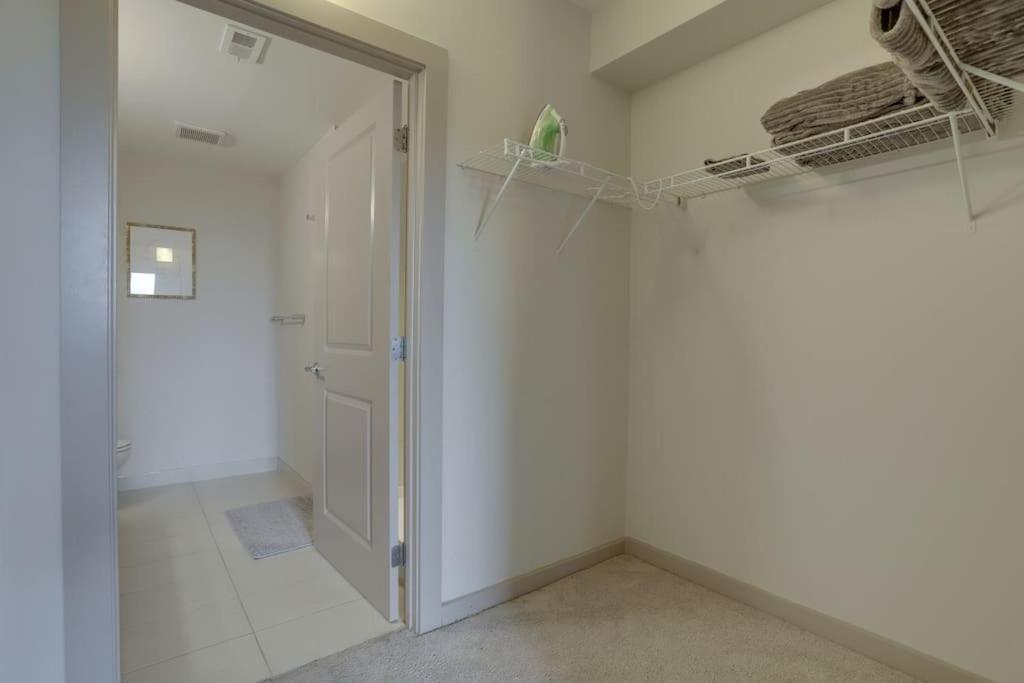 Wonderful 2Br Apartment At Crystal City Arlington Bagian luar foto