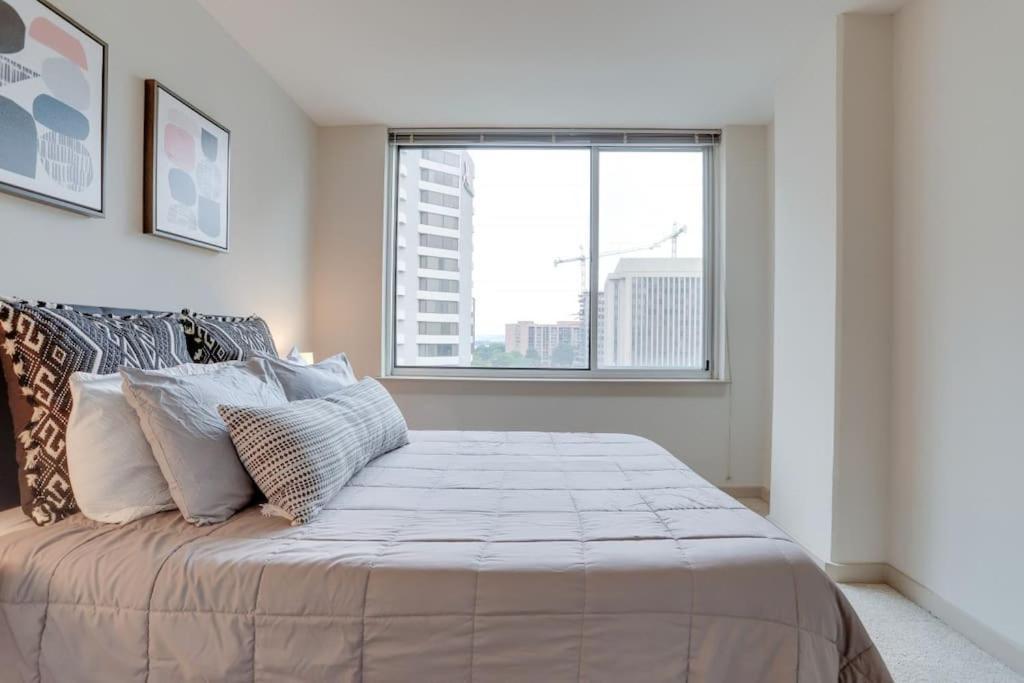 Wonderful 2Br Apartment At Crystal City Arlington Bagian luar foto