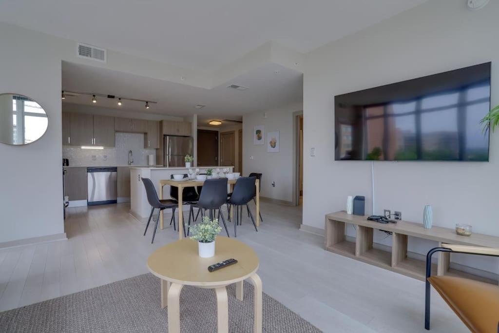 Wonderful 2Br Apartment At Crystal City Arlington Bagian luar foto